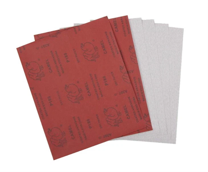 abrazivní brusný papír